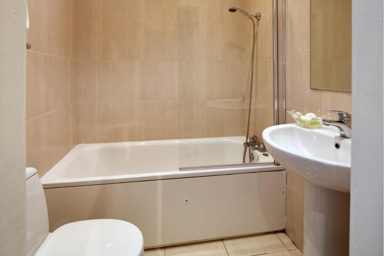 White Horse Farm Inn Pickering Bagian luar foto